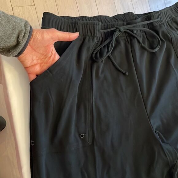 ECCOTOO BLACK CONFIABLE DRAWSTRING PANTS.  NICE FRONT POCKETS.  NEW WITH… - Picture 2 of 10